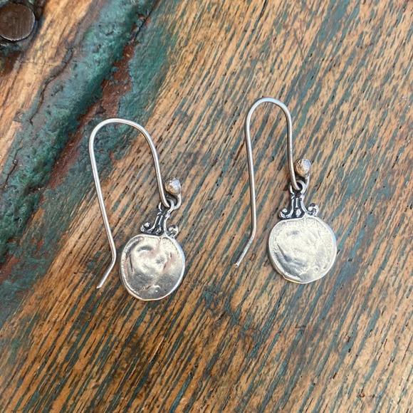 Sterling silver ornate cross circle earrings - Picture 4 of 8